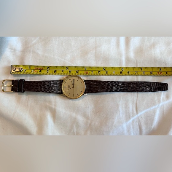 Vintage Timex Watch Gold Tone Leather Strap | Classic 90s Style Needs Battery - Picture 5 of 5